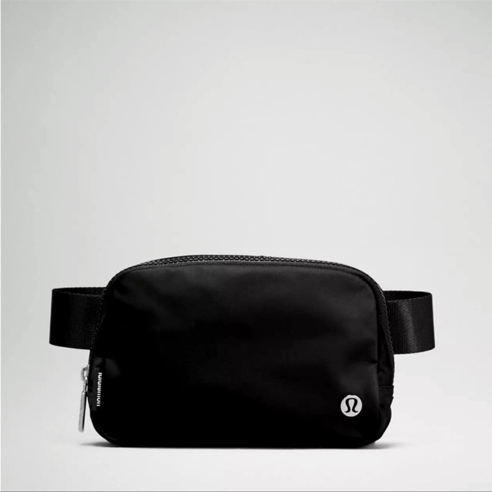 Lululemon Everywhere Belt Bag Black NWT